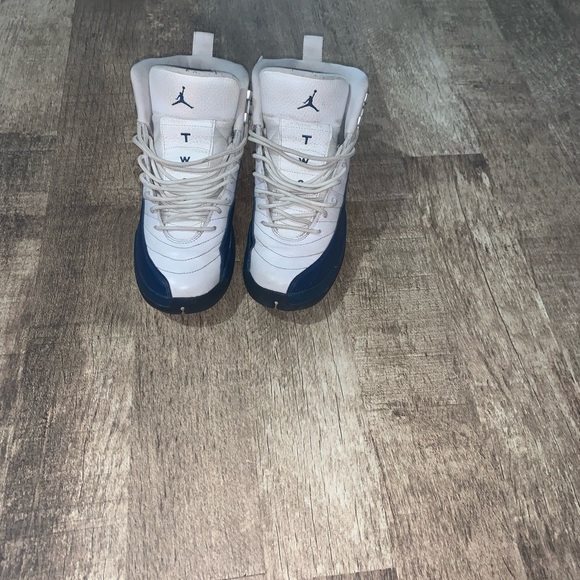 Jordan 12’s Size 7 - Picture 3 of 5